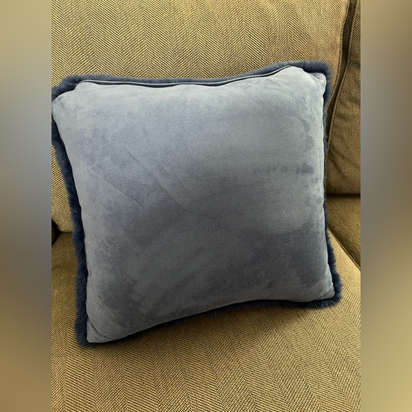 Hallmart Collectibles 18" Square Faux Fur Decorative Pillow Blue cover - Picture 8 of 12